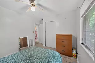 2102 NE 8th St, Gainesville, FL 32609 - Photo 17