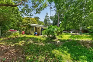 2102 NE 8th St, Gainesville, FL 32609 - Photo 27