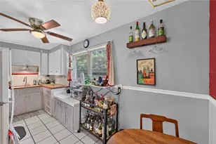 2102 NE 8th St, Gainesville, FL 32609 - Photo 9
