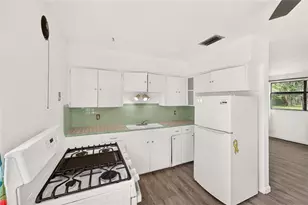 2125 NE 6th Ter, Gainesville, FL 32609 - Photo 11