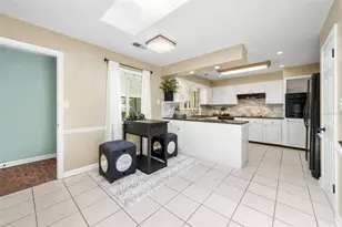817 NW 37th Dr, Gainesville, FL 32605 - Photo 11
