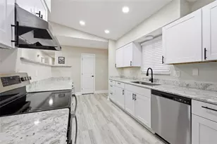 1656 NW 31st Pl, Gainesville, FL 32605 - Photo 5
