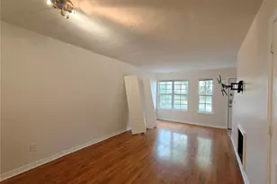 620 SW 10th Ln, Gainesville, FL 32601 - Photo 3