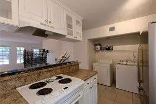 620 SW 10th Ln, Gainesville, FL 32601 - Photo 9