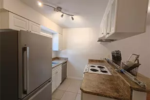 620 SW 10th Ln, Gainesville, FL 32601 - Photo 7