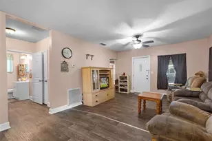 729 NW 3rd Ave, Trenton, FL 32693 - Photo 3