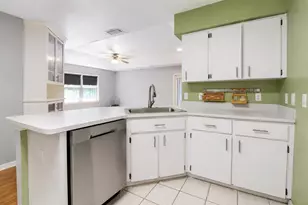 2523 NW 38th Pl, Gainesville, FL 32605 - Photo 5