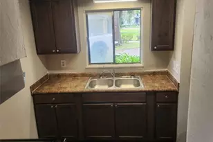 615 SW 3rd St, Gainesville, FL 32601 - Photo 5