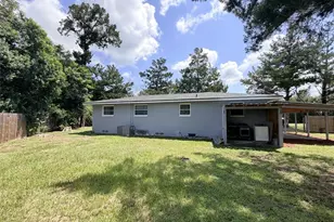 1025 NE 4th St, Chiefland, FL 32626 - Photo 5