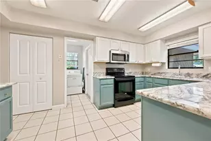 9520 NW 6th Pl, Gainesville, FL 32607 - Photo 11