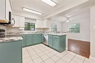9520 NW 6th Pl, Gainesville, FL 32607 - Photo 5