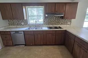 509 N Court St, Bronson, FL 32621 - Photo 9