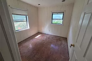 2212 NE 8th Ave, Gainesville, FL 32641 - Photo 13