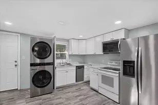 1315 NE 3rd Ave, Gainesville, FL 32641 - Photo 5