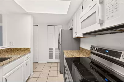 5606 SW 8th Place, Gainesville, FL 32607 - Photo 9