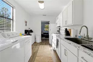 825 NW 19th Ave, Gainesville, FL 32609 - Photo 13