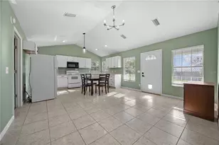 389 SW Kemp Ct, Lake City, FL 32024 - Photo 3