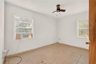 907 NE 24th St, Gainesville, FL 32641 - Photo 15