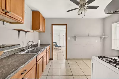 907 NE 24th Street, Gainesville, FL 32641 - Photo 3