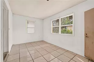 907 NE 24th St, Gainesville, FL 32641 - Photo 17