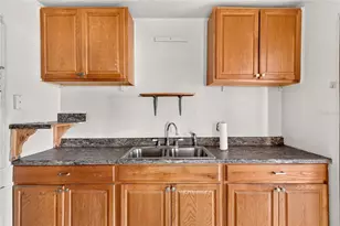 907 NE 24th St, Gainesville, FL 32641 - Photo 7