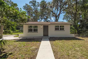 654 NE 2nd St, Crystal River, FL 34429 - Photo 1