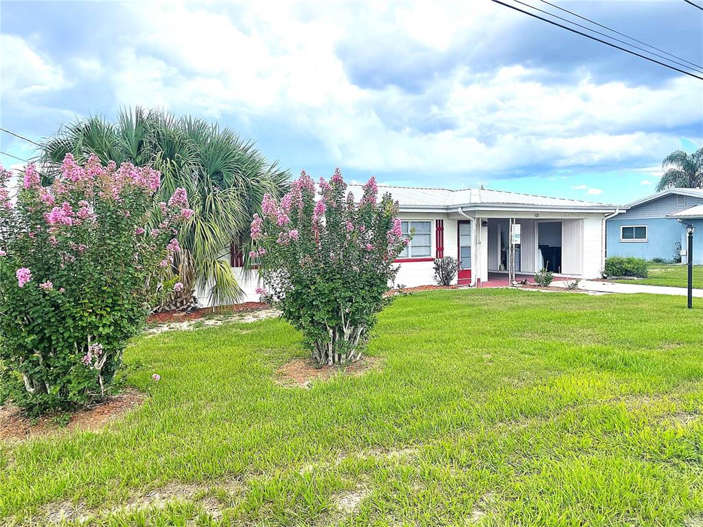 105 Maxcy Ln main architectural view
