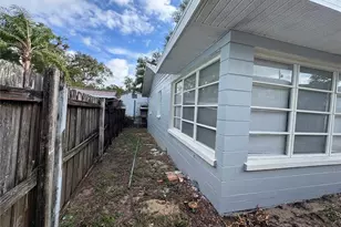 218 W 4th St, Frostproof, FL 33843 - Photo 9