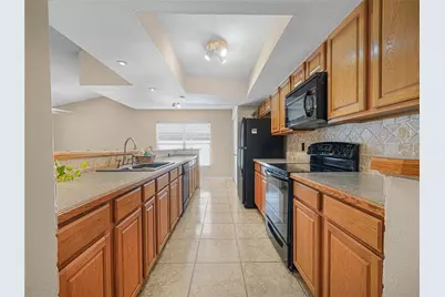 812 Sandalwood Drive, Plant City, FL 33563 - Photo 9