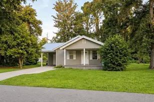 1051 NE Lake Dr, Lake City, FL 32055 - Photo 1