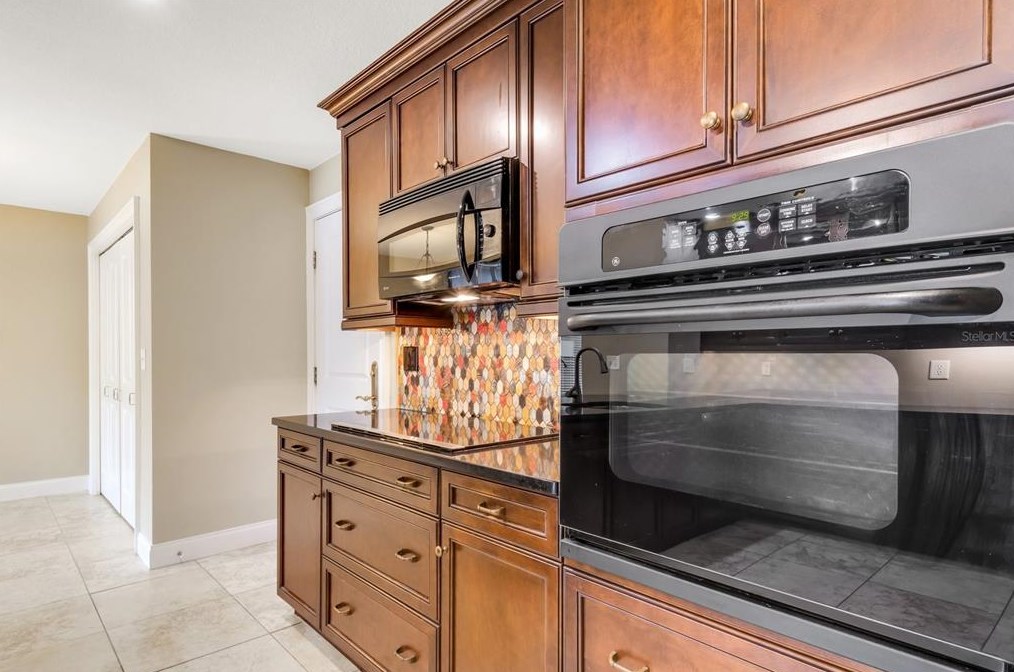 1007 Rolling Woods Ln, Lakeland FL 33813-1253 exterior