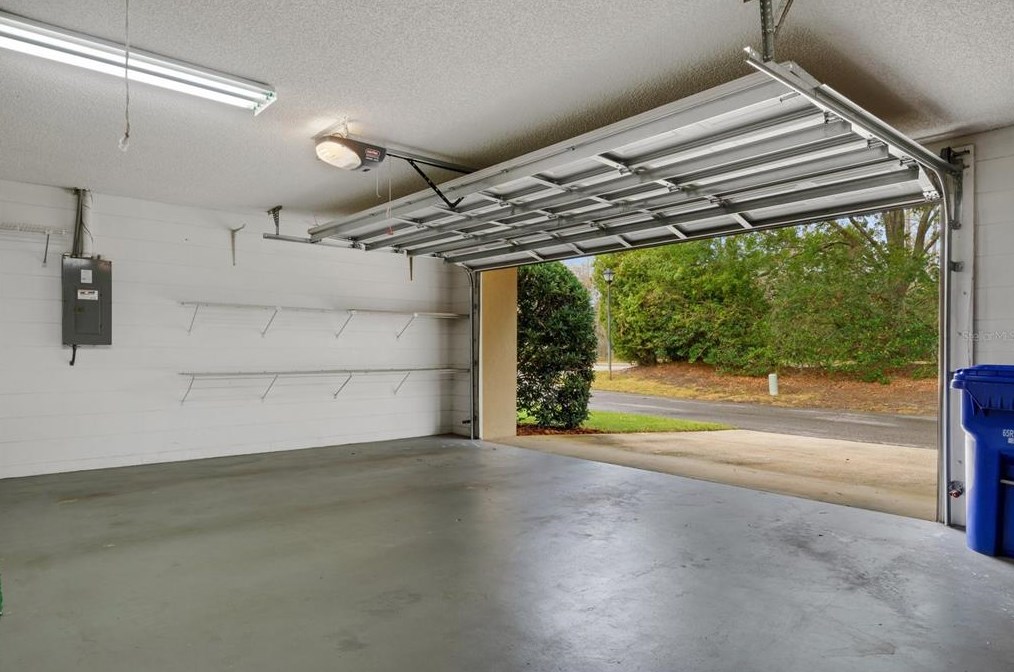 1007 Rolling Woods Ln, Lakeland FL 33813-1253 exterior