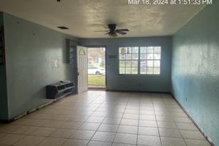 138 Elaine Dr - Photo 3