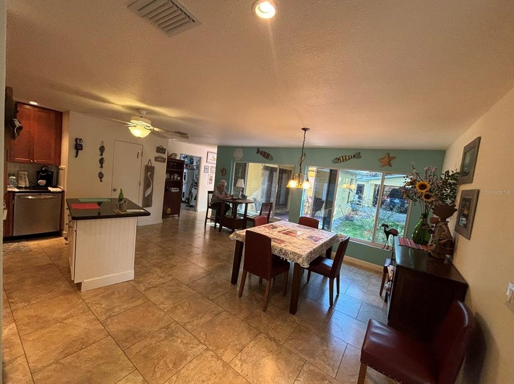 408 Crystal Lk St, Orlando FL 32806-4522 exterior