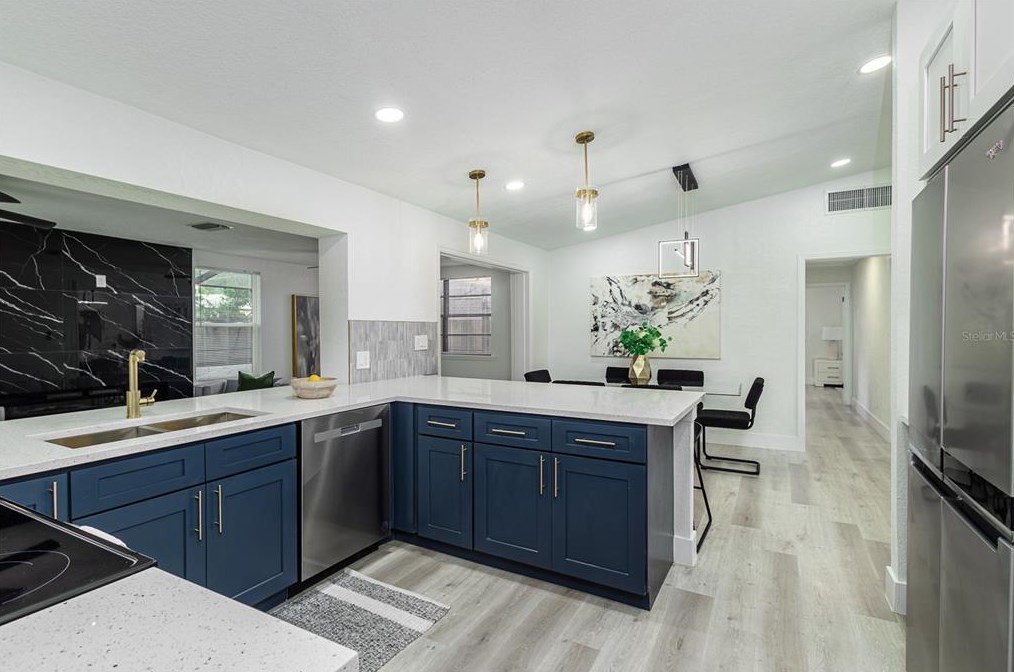 508 Broxburn Ave, Tampa FL 33617-7824 exterior