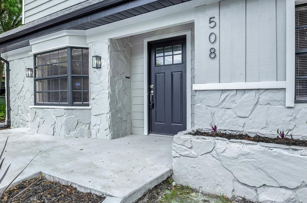 508 Broxburn Ave, Tampa FL 33617-7824 exterior