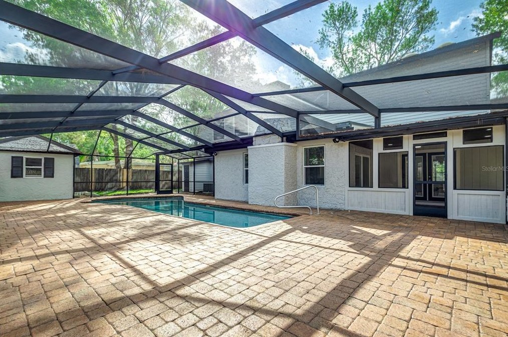 508 Broxburn Ave, Tampa FL 33617-7824 exterior