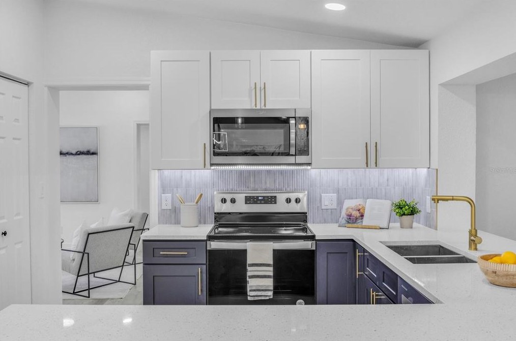 508 Broxburn Ave, Tampa FL 33617-7824 exterior