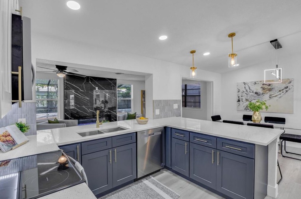 508 Broxburn Ave, Tampa FL 33617-7824 exterior