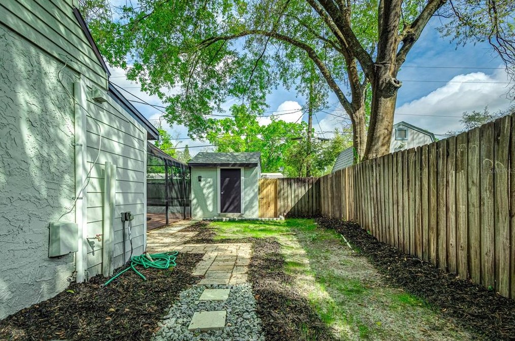 508 Broxburn Ave, Tampa FL 33617-7824 exterior