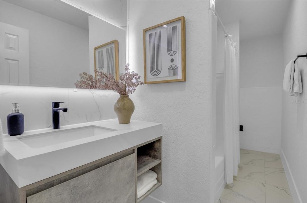 508 Broxburn Ave, Tampa FL 33617-7824 exterior