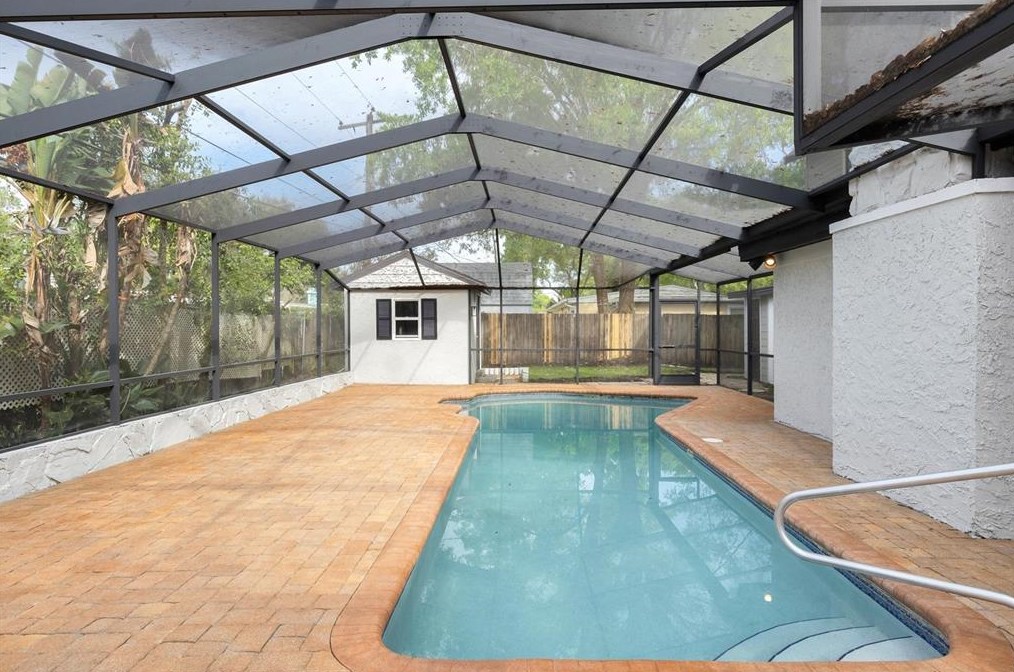 508 Broxburn Ave, Tampa FL 33617-7824 exterior