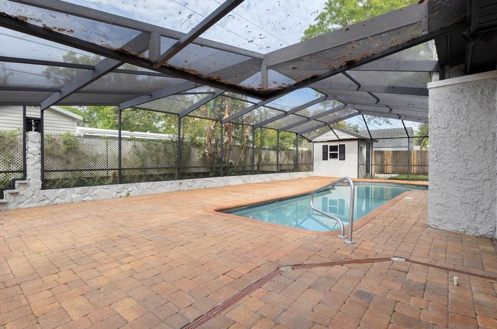 508 Broxburn Ave, Tampa FL 33617-7824 exterior