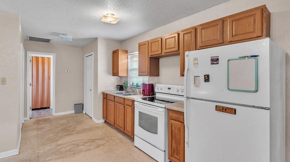 408 Holloway Rd, Plant City FL  33567-2608 exterior