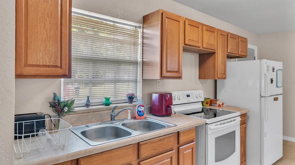 408 Holloway Rd, Plant City FL  33567-2608 exterior