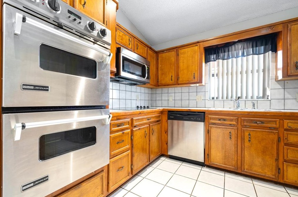 6105 Frk Ct, Lakeland FL 33809-1433 exterior