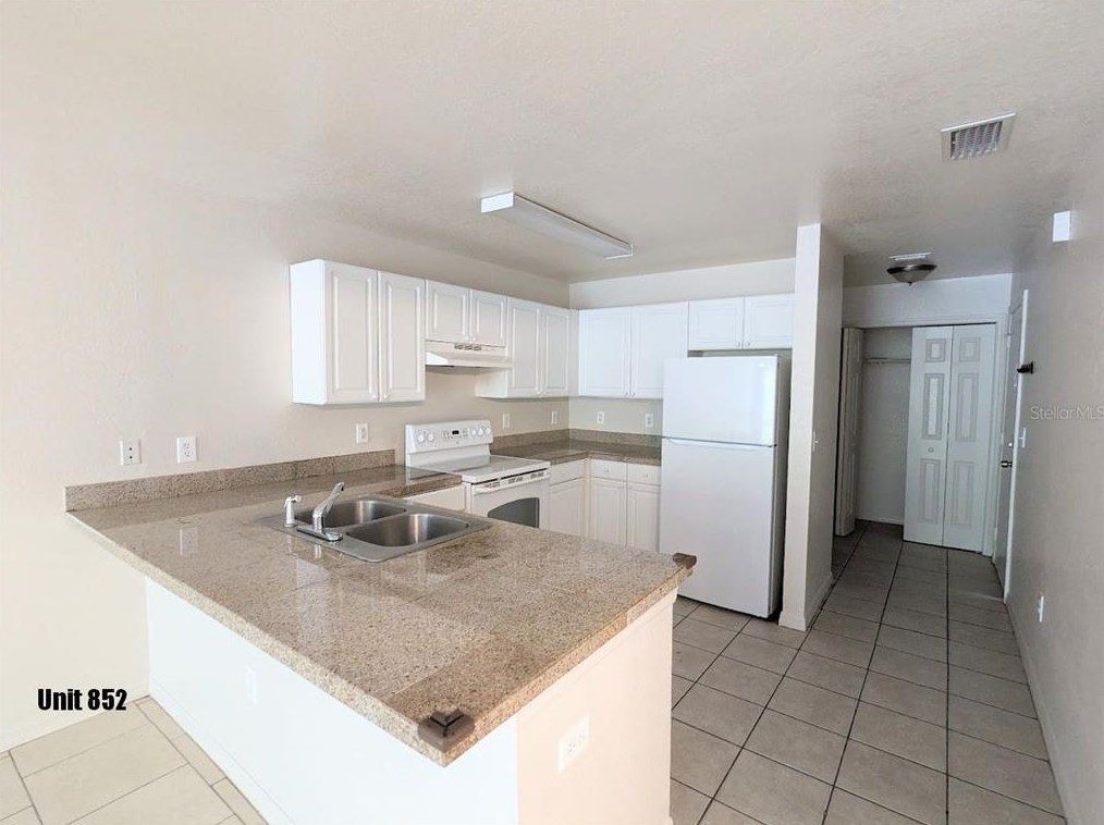 848 Fox Lake Dr, Lakeland FL  33809-2287 exterior