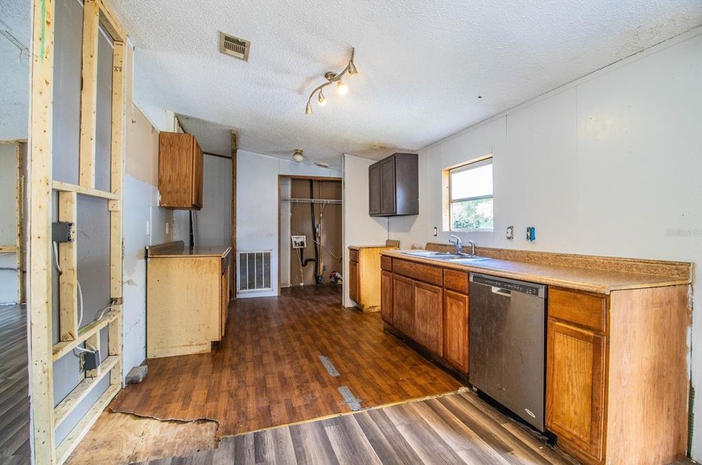 6417 Glen Meadow Dr, Lakeland FL  33810-5850 exterior