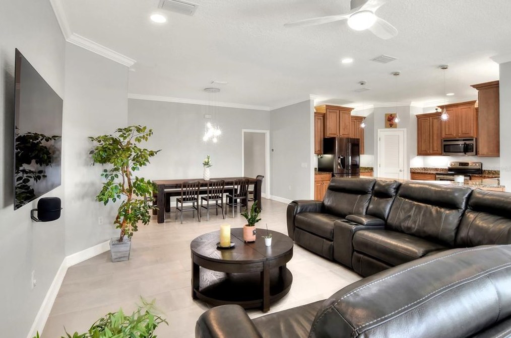 6805 Lake Eaglebrooke Dr, Lakeland FL  33813-5667 exterior
