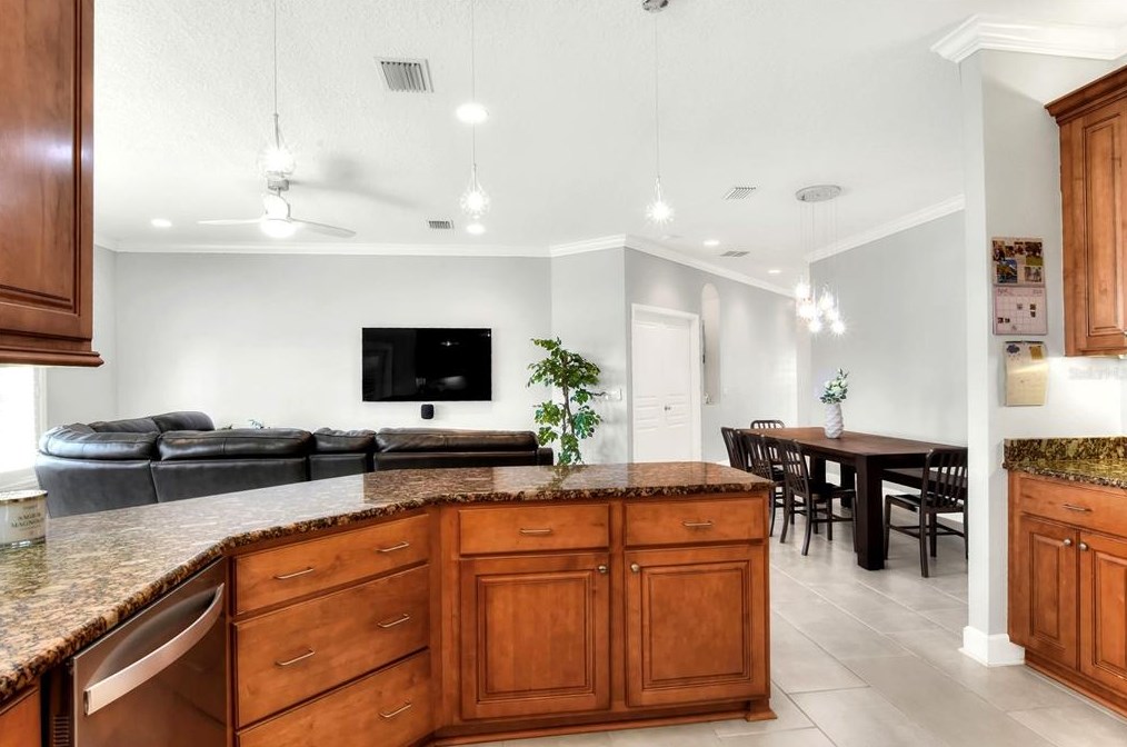 6805 Lake Eaglebrooke Dr, Lakeland FL  33813-5667 exterior